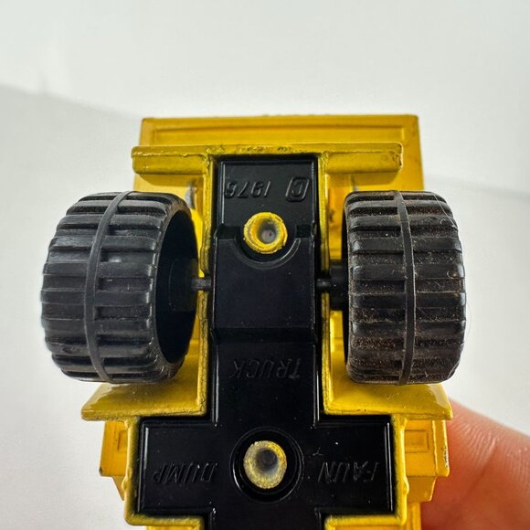 Vintage Matchbox Lesney Superfast Faun Dump Truck 1976 Yellow - Picture 8 of 9